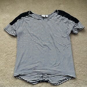 Chico’s  Black & White Blouse w/ Lace Shoulders - Size 0 (S) - VGUC - Stretch